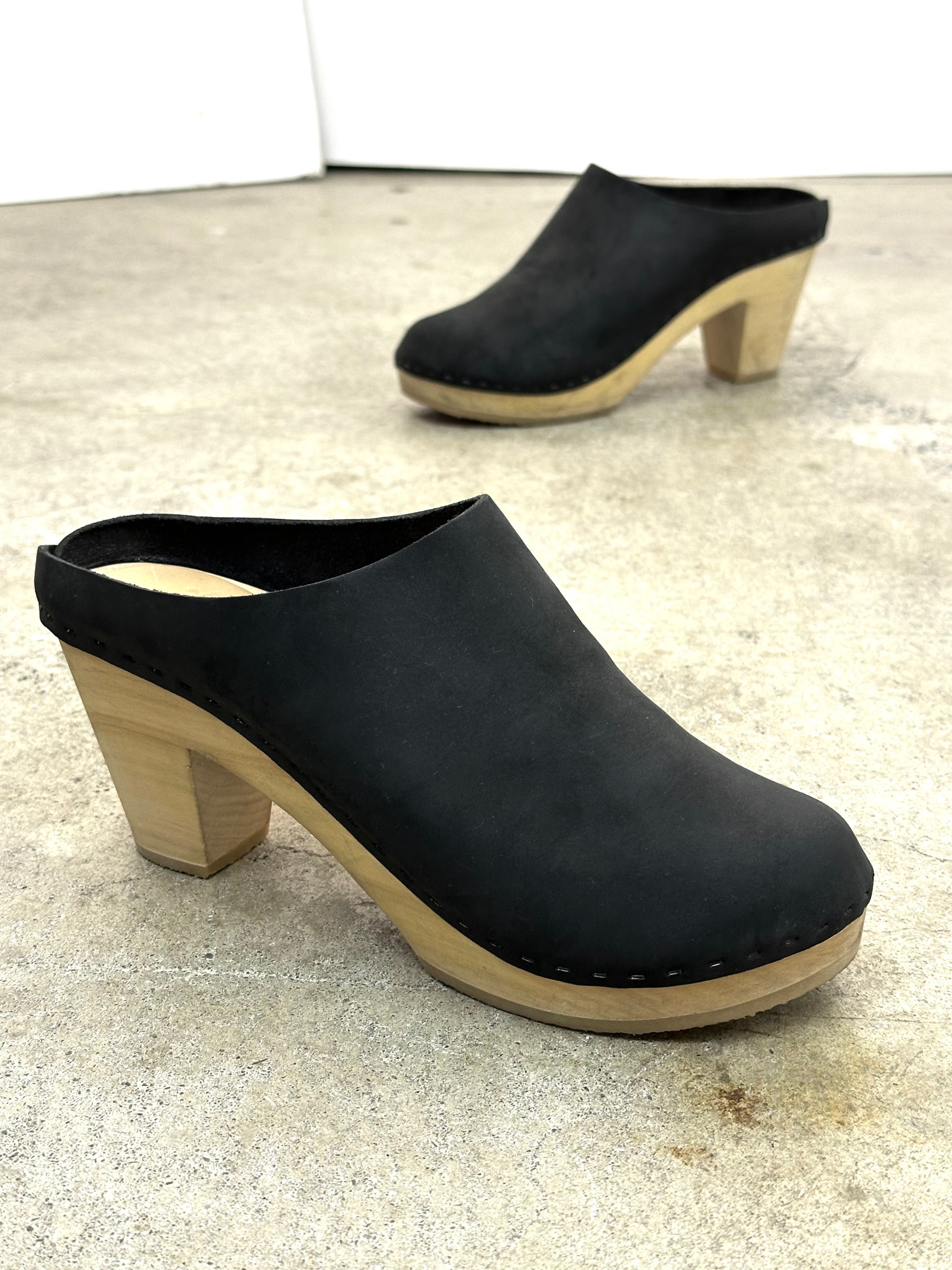 Bryr Chloe Nubuck Clogs Mercy Vintage